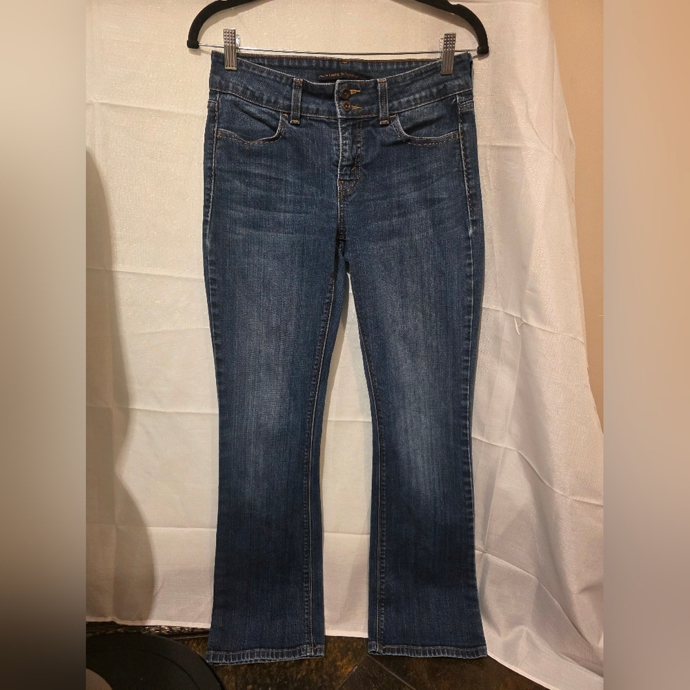 Levi's Slender Bootcut 526 Jeans.  Sz 4.  Medium Wash.